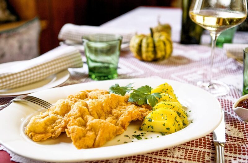 Servus | Das große kleine Buch: Das Wiener Schnitzel – Bild 4